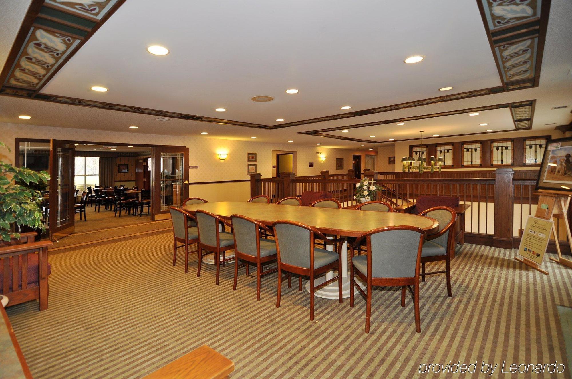 Norwood Inn And Suites Chaska Dalaman gambar