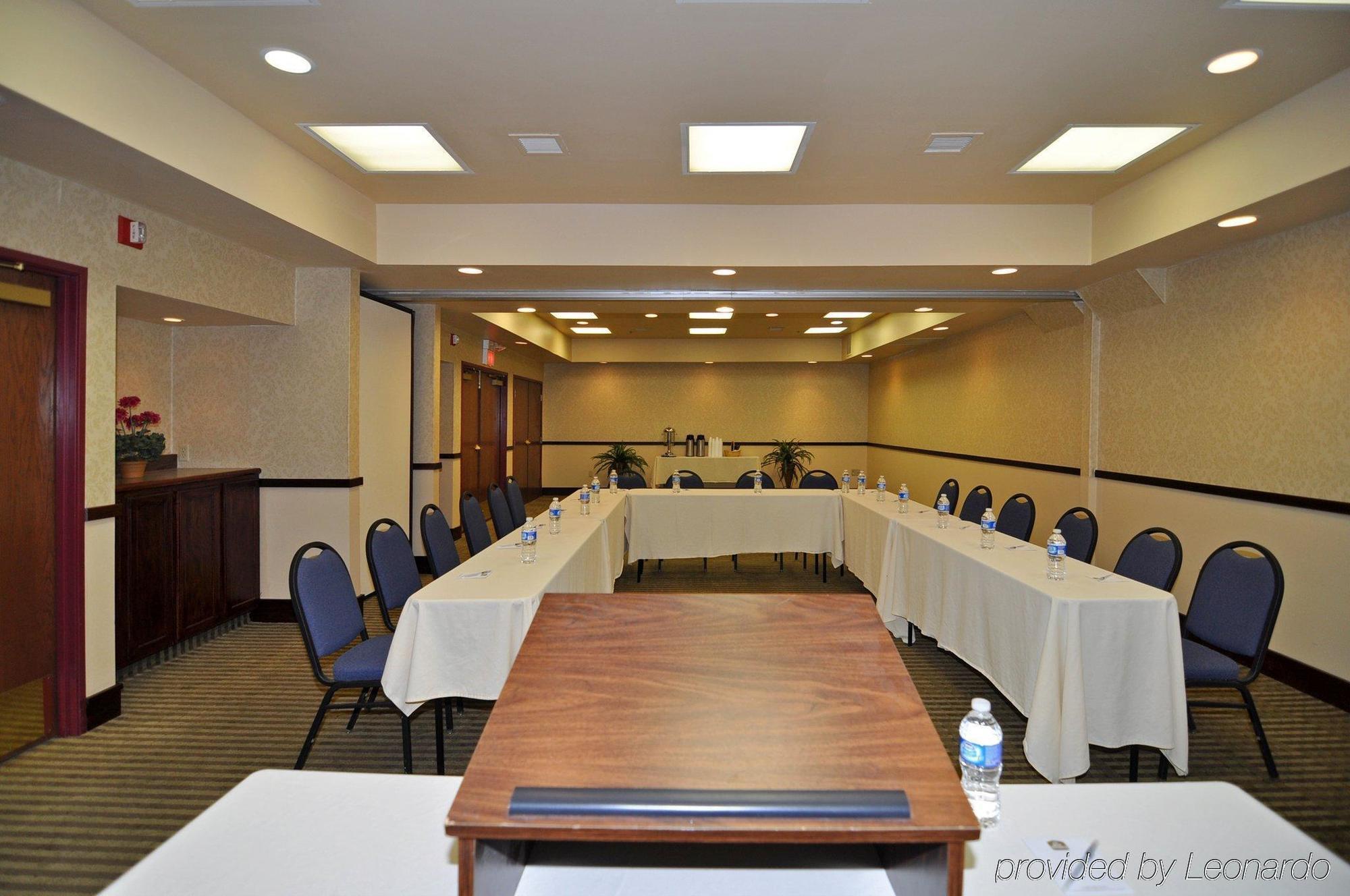 Norwood Inn And Suites Chaska Perniagaan gambar